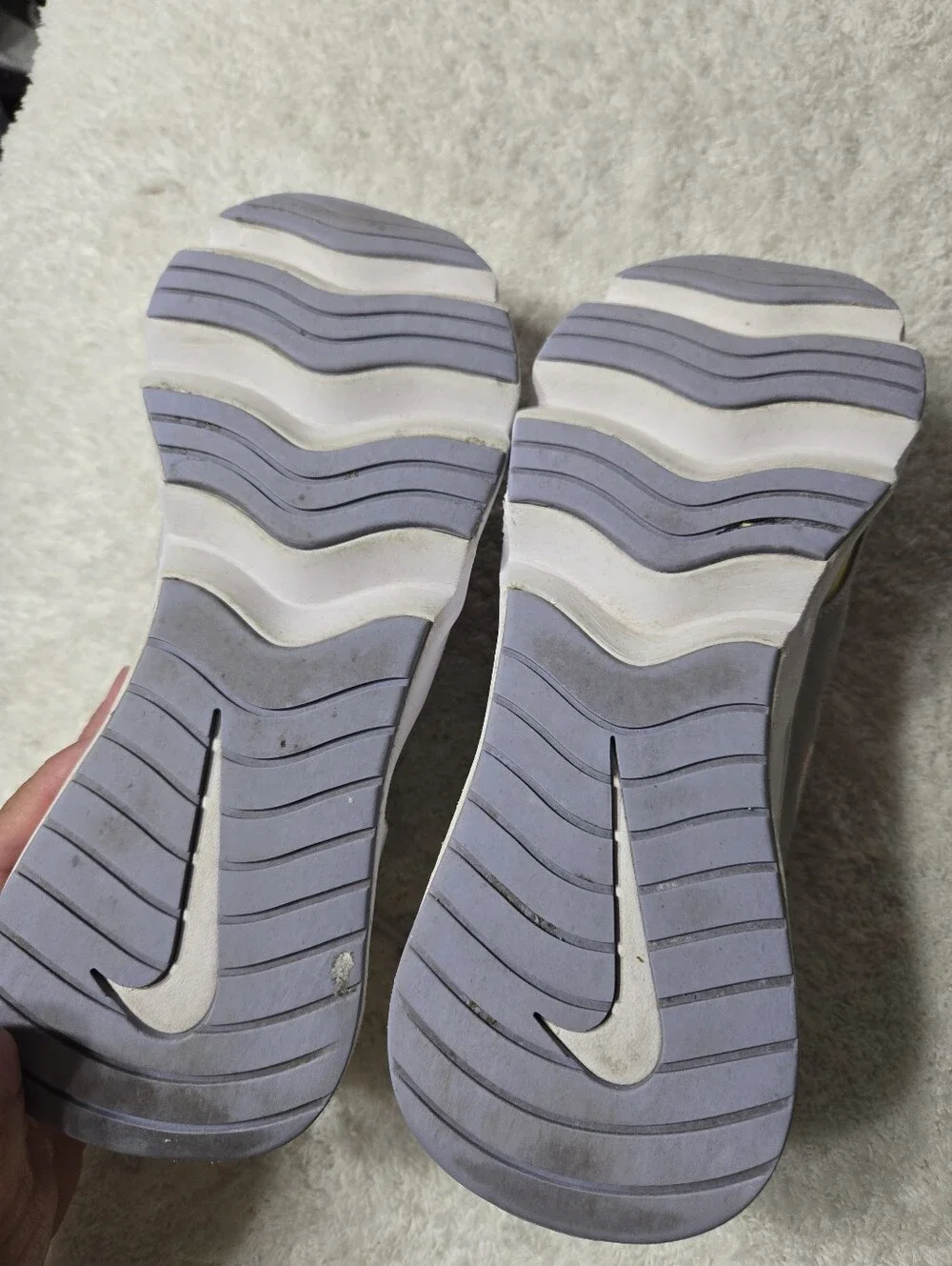 NIKE RYZ 365 Low Running Shoes - Womens Size 7 CW5590-100 - Picture 8 of 13